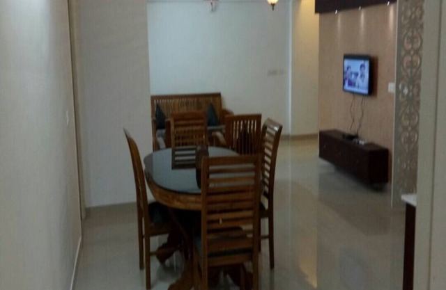 Amplio piso de 3bhk en el corazón de la ciudad. (2ac)