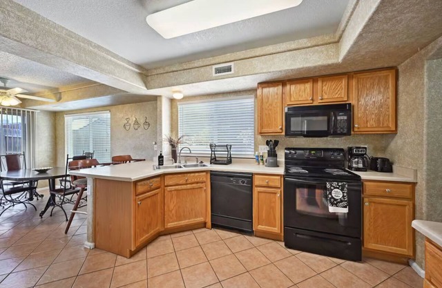 Spacious 3BR/2.5BA Home - Close to Denver Airport!
