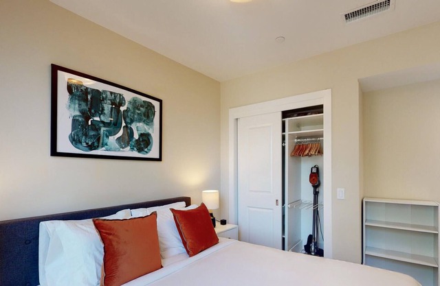 Spacious 3BR Apartment Near Caltrain & Stanford
