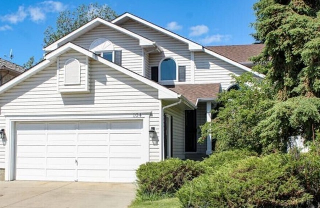 Spacious 3BR entire house in SW Calgary