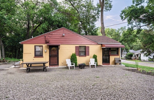 Spacious 3BR Home Firepit & Grill