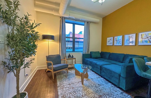 Spacious 3BR in South Loop Near McCormick - Optional Parking