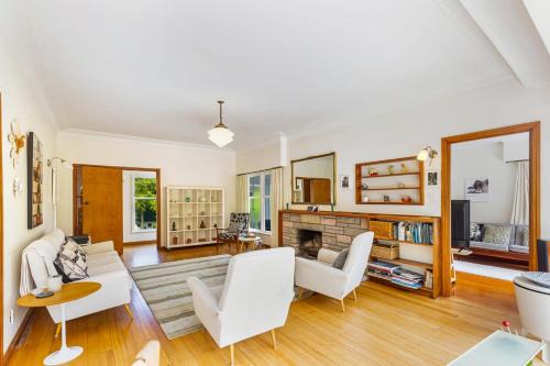 Spacious 3BR Mission Bay home with parking