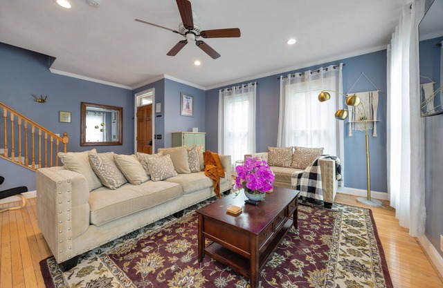 Chic Downtown 3BR Sleeps 10 Perfect for Groups