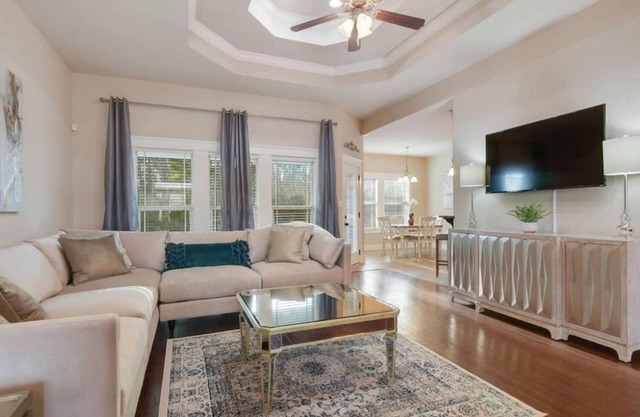 Spacious 3brm, Sleeps 6, 15min- Beaches & AF Base