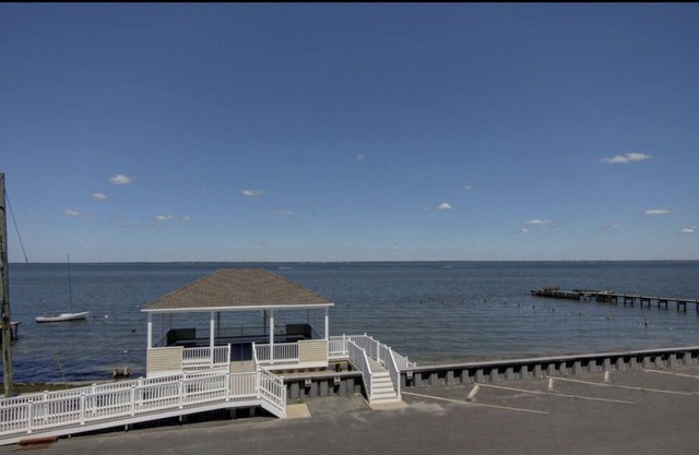 Spacious 4/5 Bedroom Home with Beautiful Bay Views
