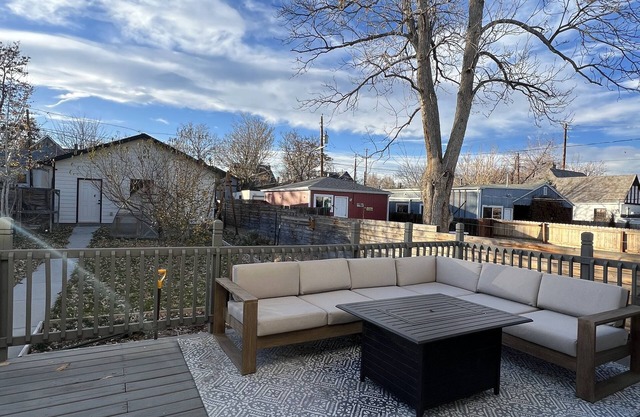 Spacious 4 BDR/4 BATH home near DT Denver - 2 miles