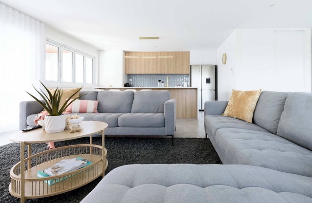 Spacious 4-Bed Coastal Retreat with Ocean Views