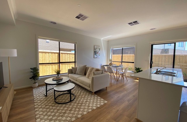 Spacious 4-bed House in Werribee