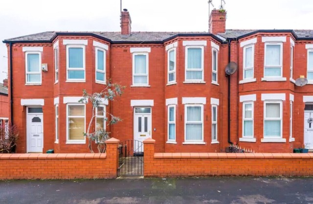Spacious 4-Bed House Manchester
