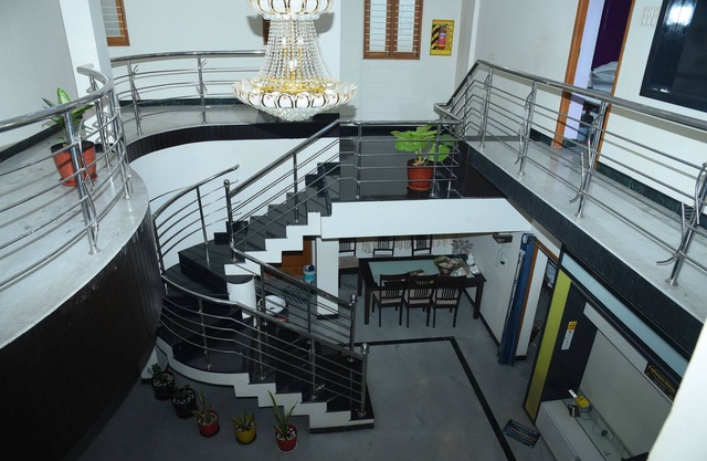 Spacious 4-bedroom 5 beds building with WiFi, AC in enjoyable Tiruchirappalli
