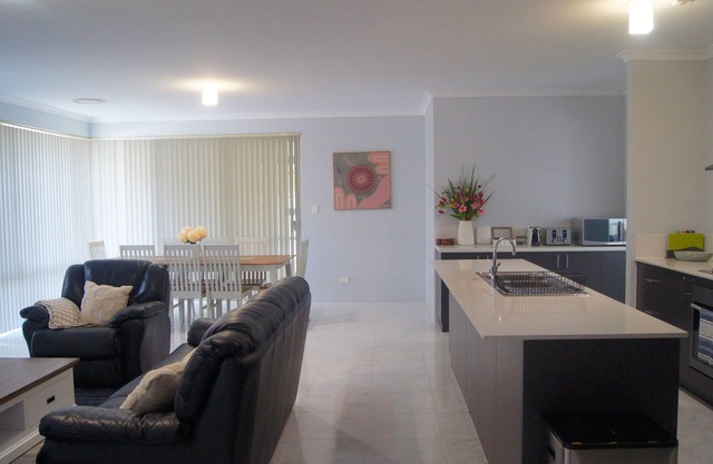 Spacious 4 Bedroom Baldivis Home - Can Sleep Up to 8 Guests!