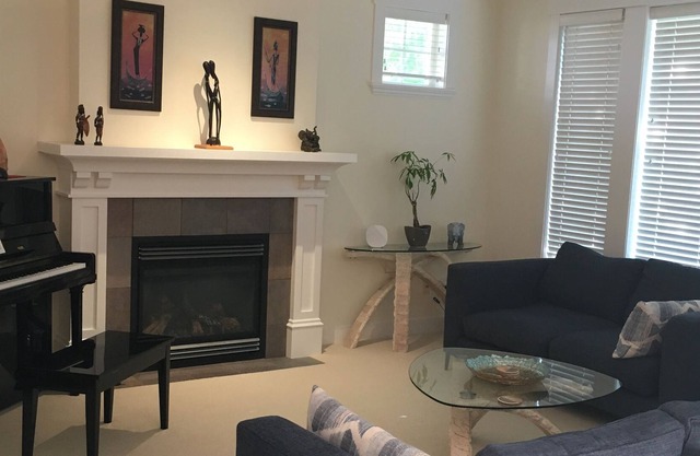 Spacious 4 bedroom, close to BC ferries and to the beach