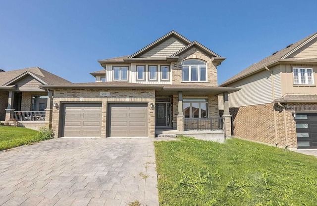 Spacious 4 Bedroom Cozy Home with a Indoor Fireplace