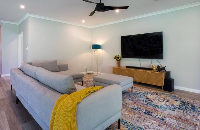 Spacious 4 Bedroom family home with Patio and BBQ