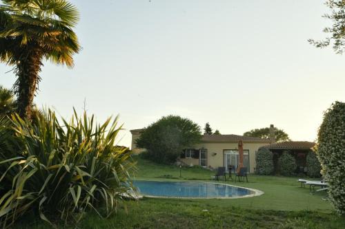 Spacious 4 bedroom Luxury Villa with Lush Gardens Close to City & Beach