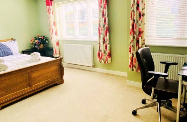 Spacious 4 Bedroom Home With Free Wi-Fi, And Free Parking on The Isle Of Sheppey