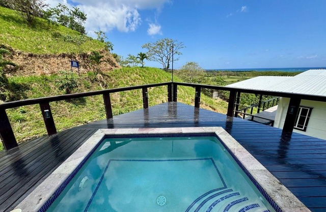 Spacious 4-bedroom house with private pool AC in welcoming in Roatan Honduras