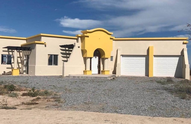 ¡SPACIOUS 4-BEDROOM HOUSE FOR BAJA ADVENTURERS!