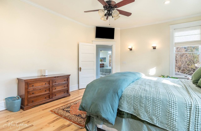 Spacious 4-bedroom house in enjoyable Shreveport with WiFi, AC