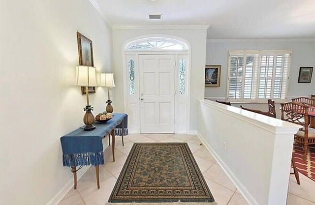 Spacious 4-bedroom house with AC, WiFi in charming Palm City