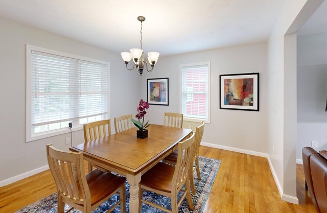 Spacious 4-bedroom house in charming Worcester with AC, WiFi