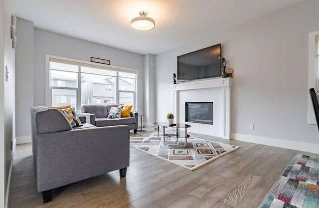 Spacious 4 bedroom home with AC/BBQ & close to YYC