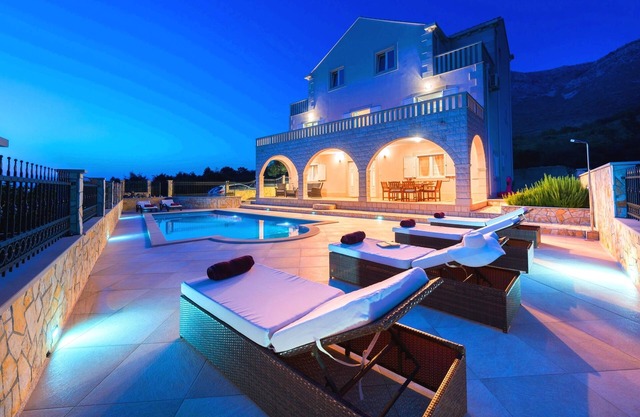 Encantadora villa de piedra de 4 dormitorios con piscina privada