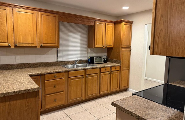 Spacious 4-Bedroom Home – Perfect for Families & Groups!