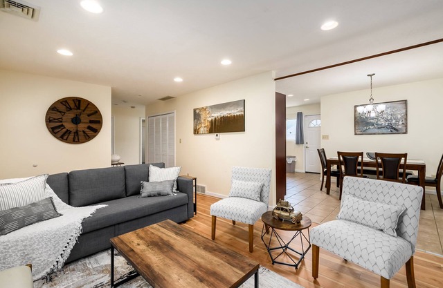 Spacious 4-bedroom house with great amenities in enjoyable Columbus