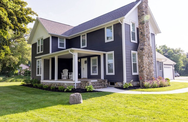 Spacious 4-bedroom house near Schafer Lake minutes off I-94. High Speed Wi-Fi.