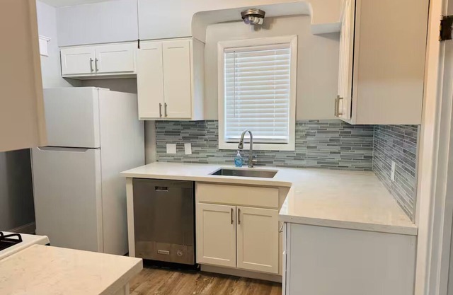 Spacious 4-bedroom House Near UB & Niagara Falls