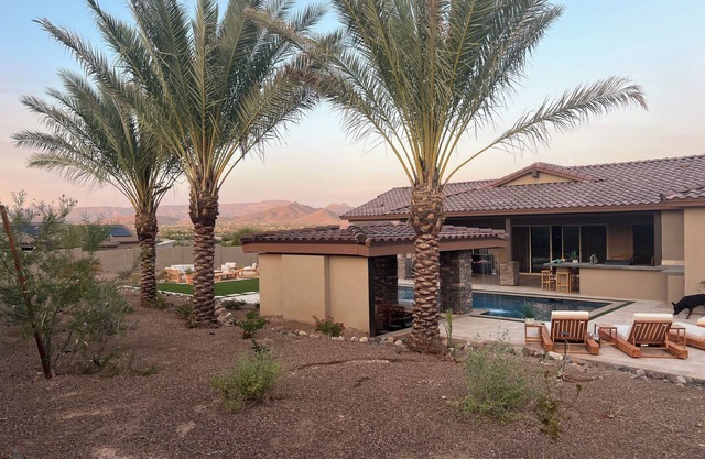 Spacious 4-bedroom house with WiFi, AC in marvelous area with Pool