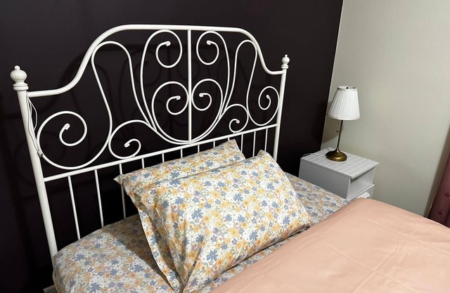 Spacious 4-bedroom house in charming Drouin with AC, WiFi