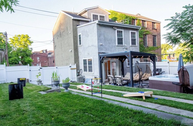 Spacious 4-bedroom house with plenty of amenities in Downtown Albany