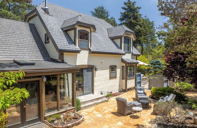 Spacious 4 Bedroom Luxury Estate in Enchanting Mendocino Coast with Wi-Fi