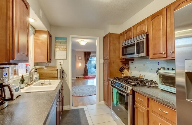 Spacious 4-Bedroom Oasis with Eco-Friendly Touches - Close to CU Boulder!