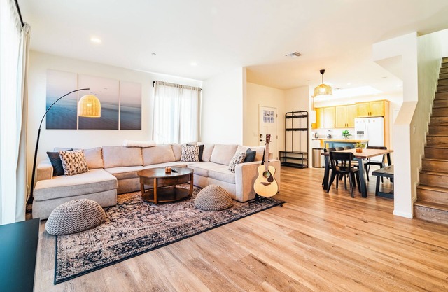 Spacious 4-Bedroom Townhome / 2-Car Garage / Cruise Terminal
