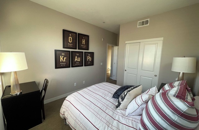 Spacious 4-bedroom townhome with WiFi, AC in awesome Downey