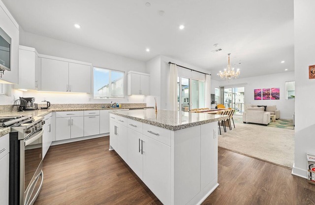 Spacious 4-bedroom house in delightful Garden Grove with AC, WiFi