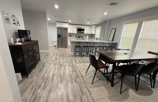 Spacious 4-bedroom/3 bath home in terrific San Antonio with WiFi, AC