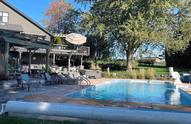 Spacious 4-bedroom house in lovely Walla Walla with pool and fitness room