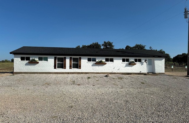 Spacious 4-bedroom house on quiet private drive