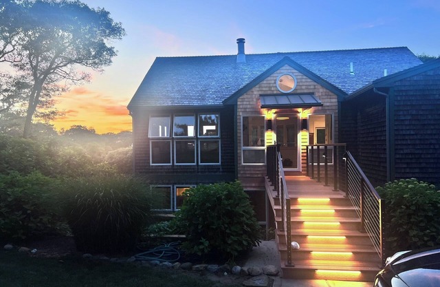 Water View Home con playa privada.