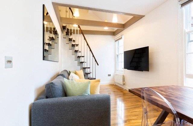 Spacious 4 bedrooms flat in New Oxford Street