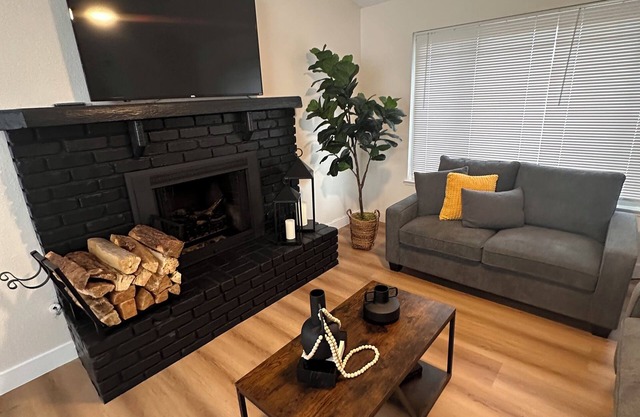 “Spacious 4-Beds, 2-Baths House with Pool - Perfect for Family Getaways