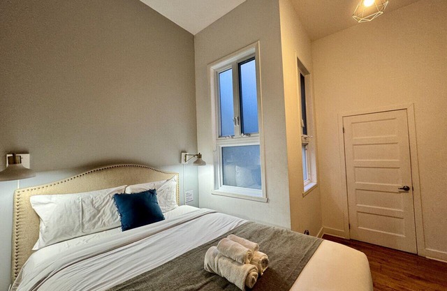 Spacious 4 BR 2 Floors unit in Old Montreal