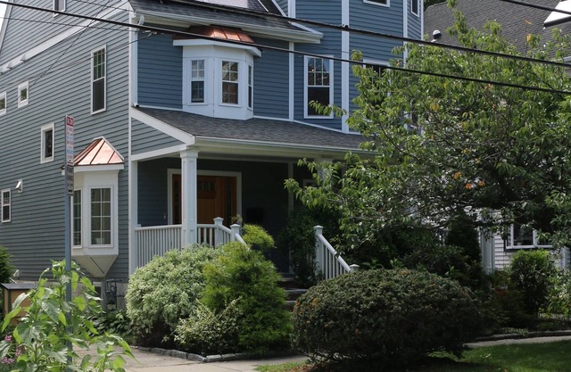 Spacious 4-level home with piano