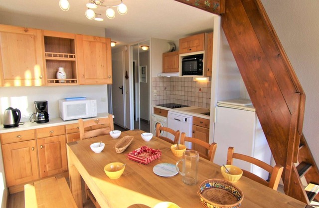 Spacious 4-Room Apartment with Mezzanine & Garage, Sleeps 8, Prime Location in Les Saisies