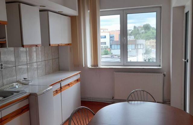 Spacious 4 rooms downtown apartment in Pitesti